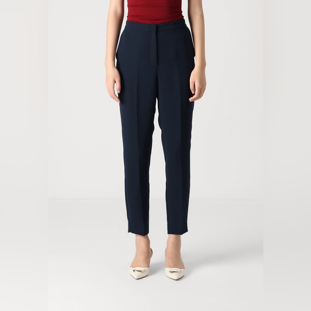 Tommy Hilfiger pants size 8 navy blue career